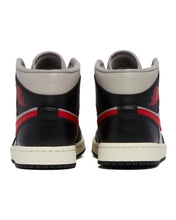 Carica l&#39;immagine nel visualizzatore di Gallery, AIR JORDAN 1 MID BLACK GYM RED COLLEGE GREY
